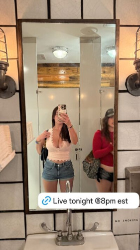 Megan.mariiiee on picsofsex.com