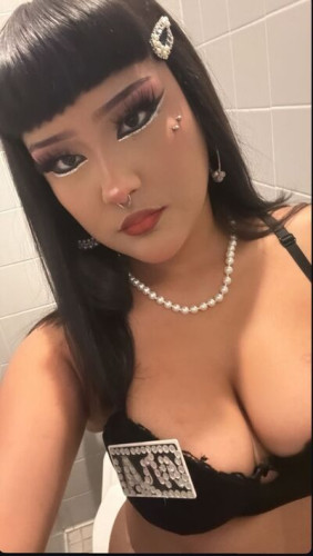 Axclna on picsofsex.com