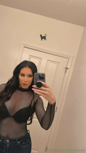 Jasminaniel on picsofsex.com
