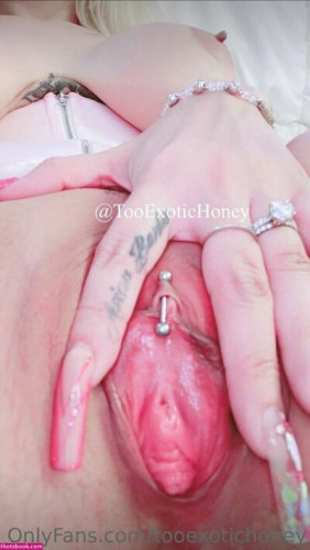 Tooexotichoney on picsofsex.com
