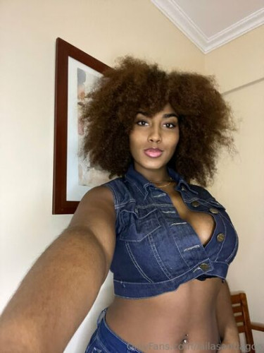 Xo.lailasantiago on picsofsex.com