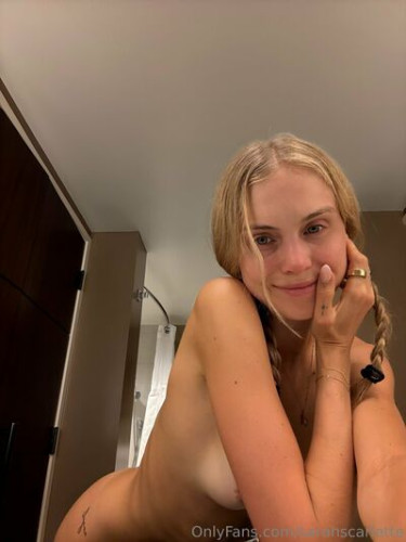 Sarahscarlette on picsofsex.com