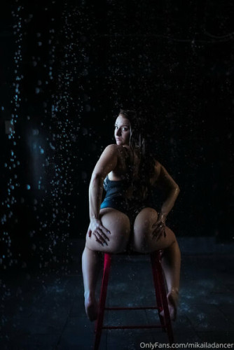 Mikailadancer on picsofsex.com