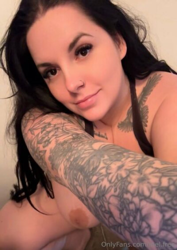 Mel.free on picsofsex.com