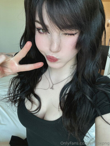 EmfoxPng on picsofsex.com
