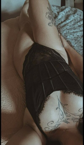 Barnandabrunette Kristincofficial Thepettybanks on picsofsex.com