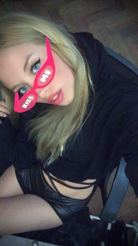 Avrilneels https: on picsofsex.com