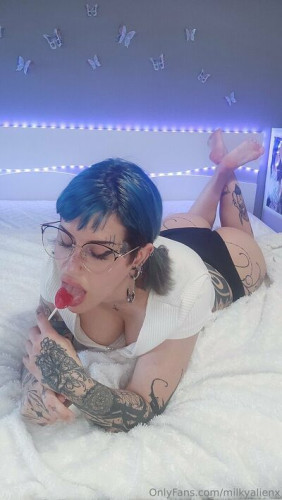 Milkyalienx milkyalienxx on picsofsex.com