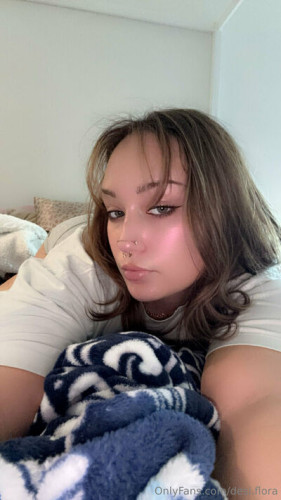 Desi.flora on picsofsex.com