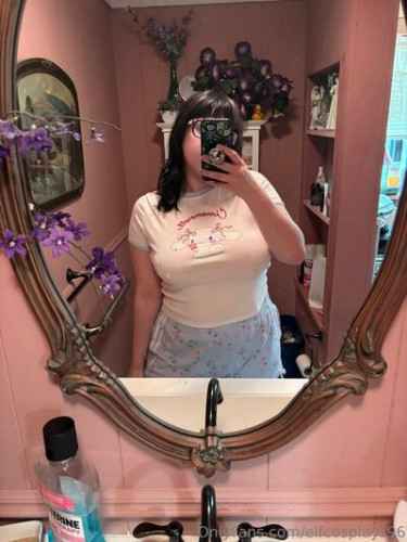 Veyltcosplay on picsofsex.com