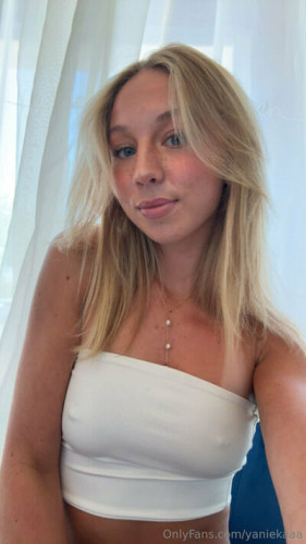 Yaniekaaa on picsofsex.com