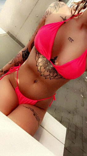 Julielinnea on picsofsex.com