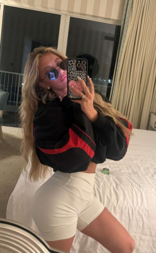 Breckiehill on picsofsex.com