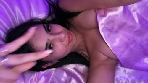 Em1lina on picsofsex.com