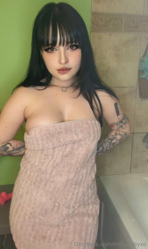 Mihobabyxo on picsofsex.com
