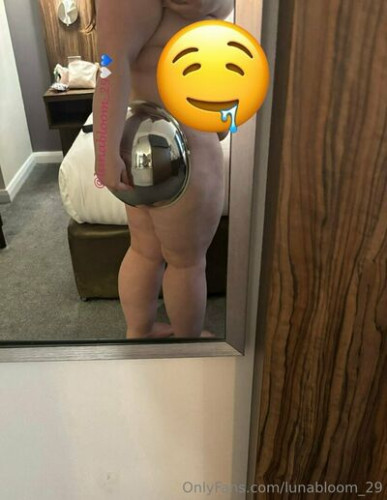 Lunabloom_29 on picsofsex.com