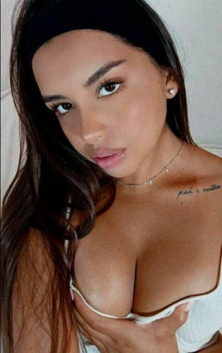 Gabrielly Dias on picsofsex.com