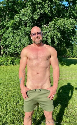 Mr_tjclean on picsofsex.com