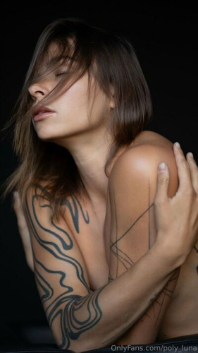 Poly_luna on picsofsex.com