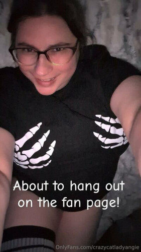 Crazycatladyangie on picsofsex.com
