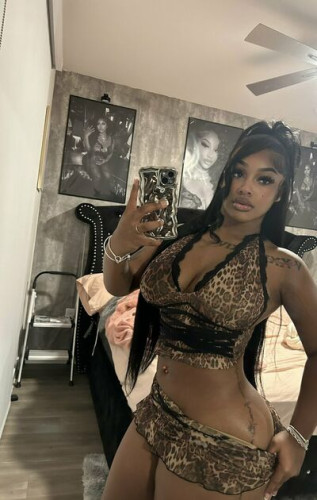 Dabombbest.mari on picsofsex.com