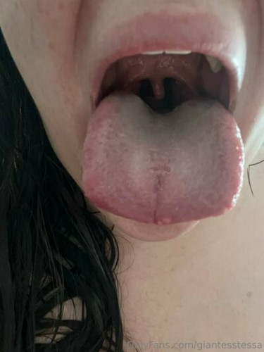Gianttessa on picsofsex.com