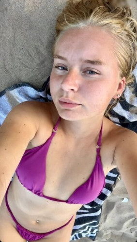Jasmin-bee on picsofsex.com
