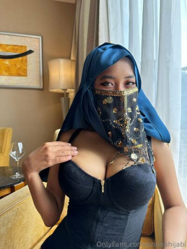 Azaleahijabi on picsofsex.com