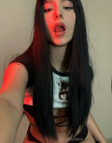 18chloe88 on picsofsex.com
