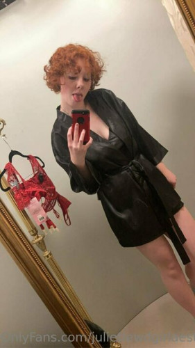 Hue_belladonna on picsofsex.com