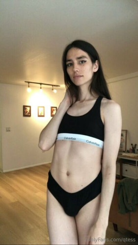Qtess on picsofsex.com