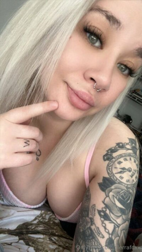 Thesierrafox on picsofsex.com