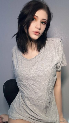 Kiravampp on picsofsex.com