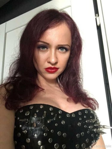 Mistresslfatale on picsofsex.com