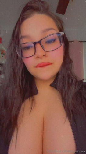 Awiannaa on picsofsex.com