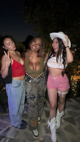 Raekanoa on picsofsex.com