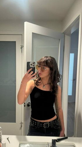 Aubreyandersonemmons on picsofsex.com