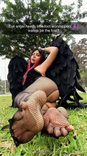 Giantess.deborafree on picsofsex.com