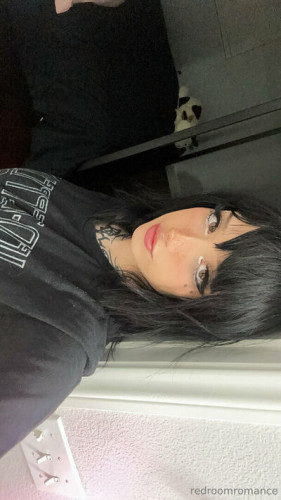 Roseredroom on picsofsex.com
